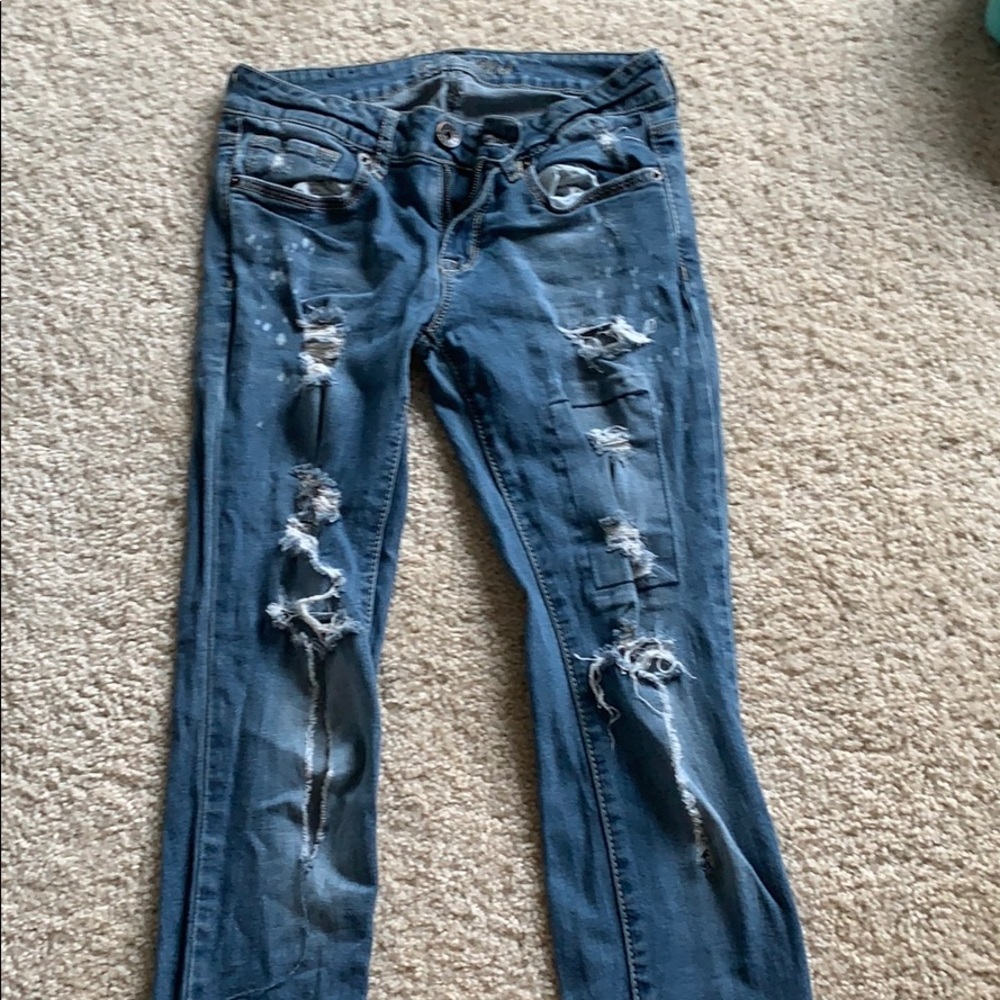 super cute ripped skinny jeans!! (low waisted)